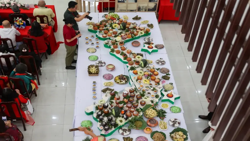 100 món muối tạo hình bản đồ, lập kỷ lục Việt Nam