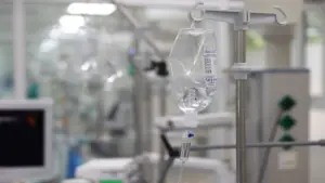 25 học sinh và bảo mẫu TP HCM nghi ngộ độc thực phẩm, một người thở máy