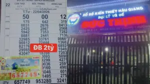 5 người trong gia đình trúng độc đắc xổ số miền Nam đi đổi thưởng trong đêm
