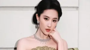 8 năm sau chia tay tài tử Song Seung Hun, Lưu Diệc Phi giờ ra sao?