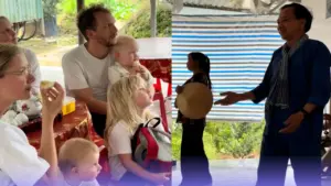 Anh Tây ngơ ngác trước 'bài tập nâng cao' tiếng Việt - Đàn ca tài tử