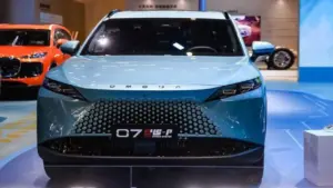 Ảnh thực tế Omoda O7 sắp ra mắt Việt Nam: Màn hình trượt độc đáo, bản hybrid chạy điện tới 95km