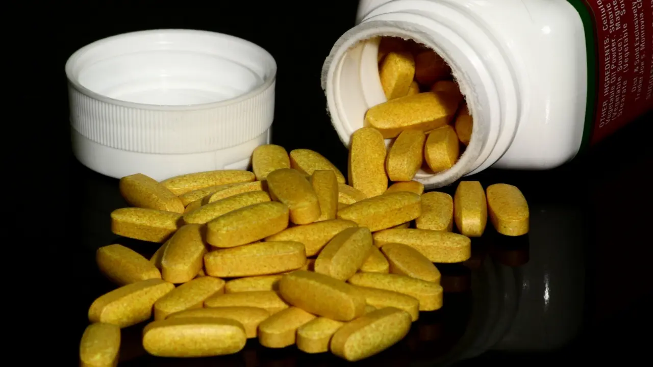 Bác sĩ cảnh báo nguy hiểm chết người khi lạm dụng vitamin