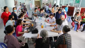 Bác sĩ TP HCM ra quân khám sức khỏe miễn phí cho dân