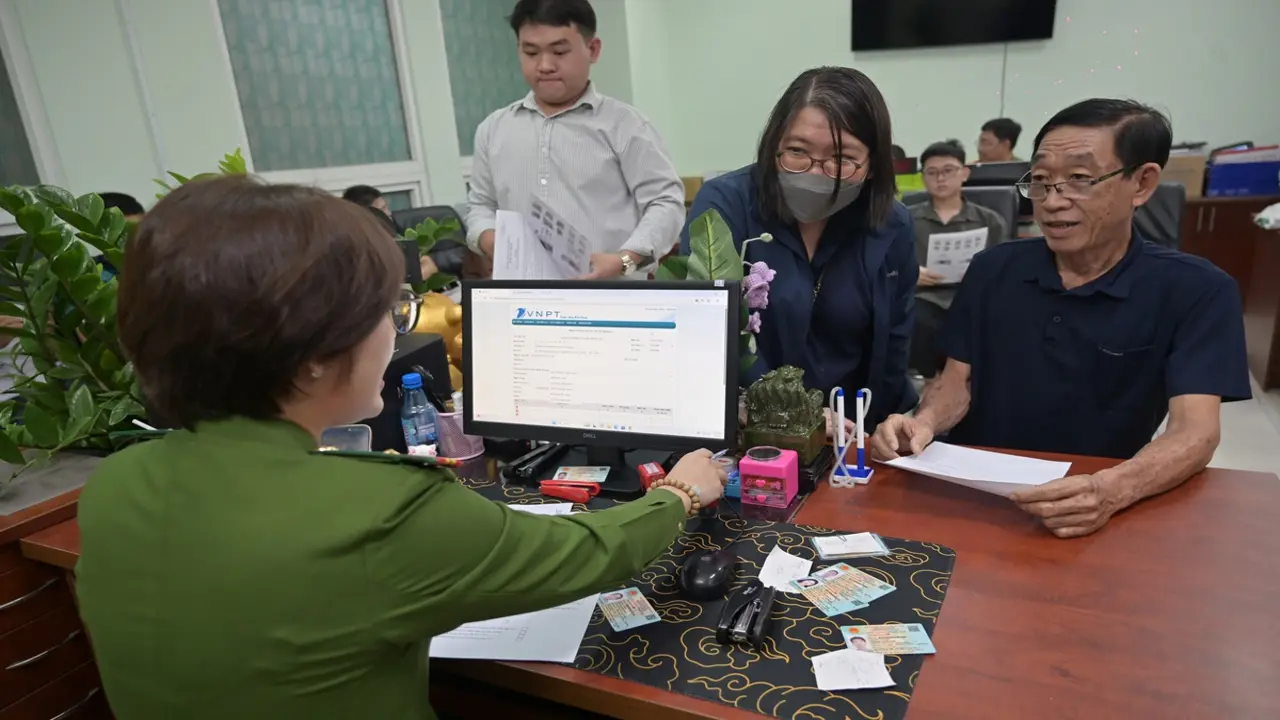 Bãi bỏ nhiều thủ tục về cấp tài khoản định danh điện tử cấp bộ, tỉnh