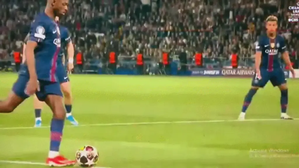 Bayern chịu phạt đền 'vô lý' trong trận thua PSG