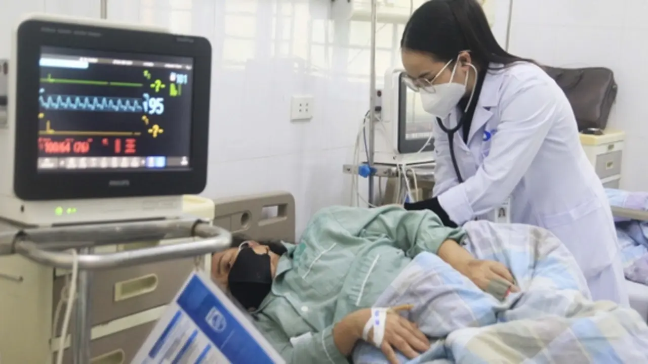 Bệnh nhân mắc cúm B biến chứng nặng, bác sĩ cảnh báo nhiều đối tượng