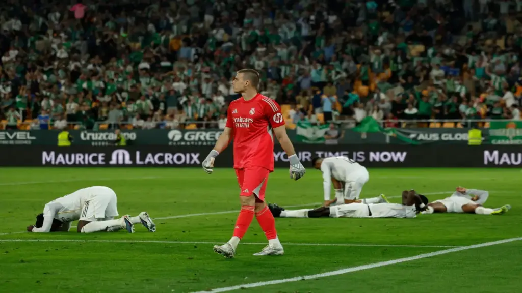 Bị cầm hòa, Real gần hết hy vọng đua La Liga