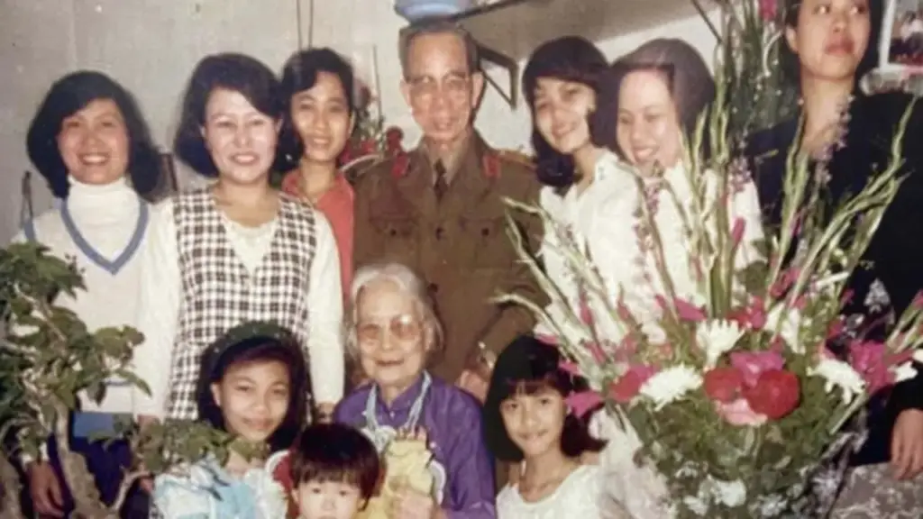 Bữa cơm đoàn tụ sau ngày đất nước thống nhất của gia đình tướng Ba Quốc