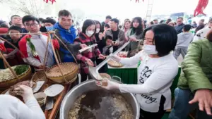 Cẩn thận 'bẫy' muối ăn trong nước phở