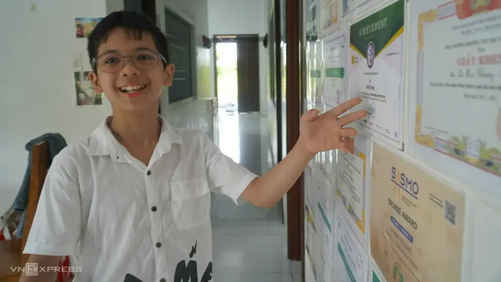 Cậu bé học vượt hai lớp mơ thành lập trình viên