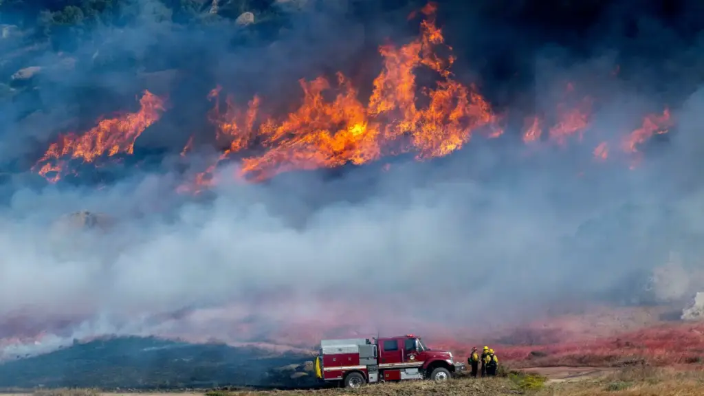 Cháy rừng bùng phát ở nam California, hàng nghìn người phải sơ tán