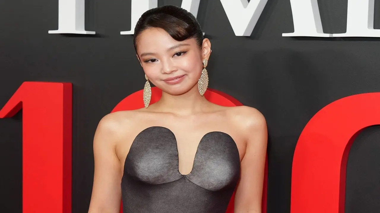Chiếc váy bị nhận xét là “thảm họa” của Jennie: Táo bạo hay thiếu tinh tế?