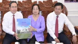 Chủ tịch Quốc hội Trần Thanh Mẫn thăm và tặng quà tại An Giang