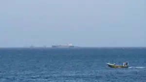 Chưa có lối thoát cho eo biển Hormuz