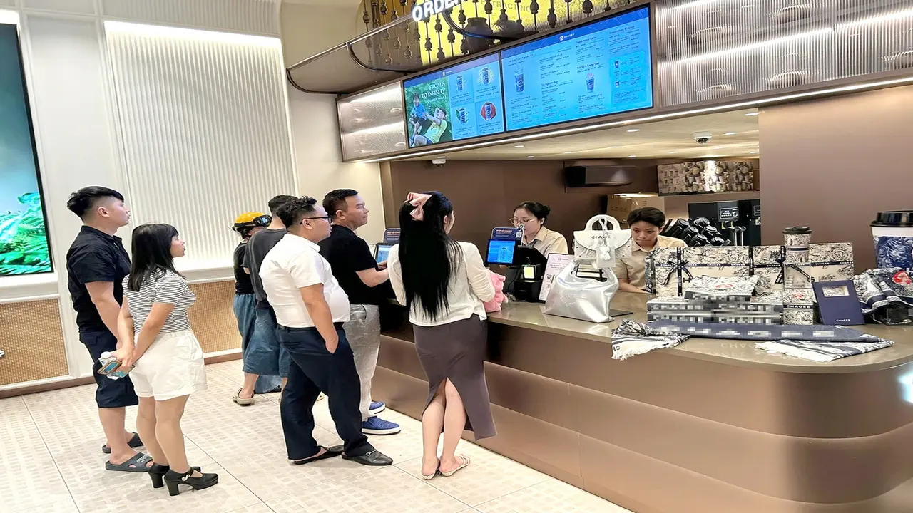Chuỗi đồ uống ở Việt Nam đóng bớt để giữ lợi nhuận