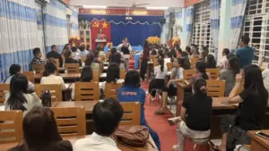 Chuyển công tác giáo viên phạt học sinh tự đâm kim tiêm vào tay