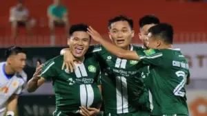 CLB Đồng Nai thắng chật vật 10 người Quy Nhơn United