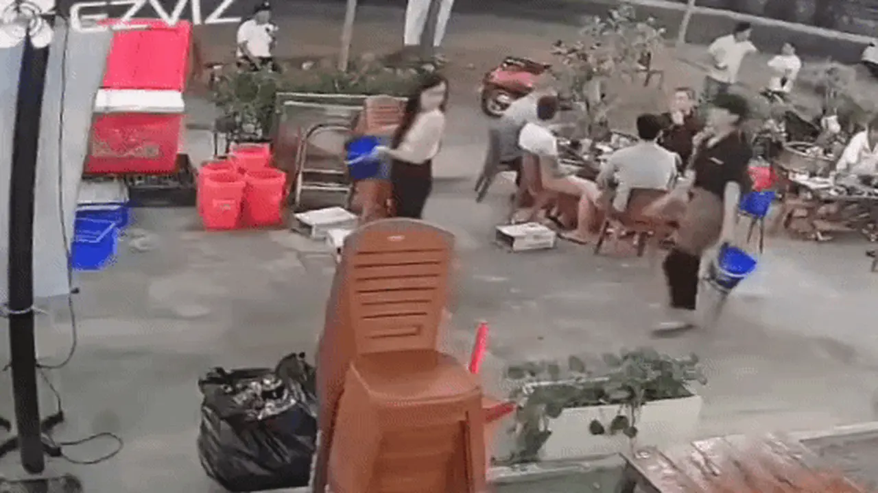 Công an yêu cầu thanh niên đá vào mặt nữ quản lý quán nhậu đến trụ sở làm việc
