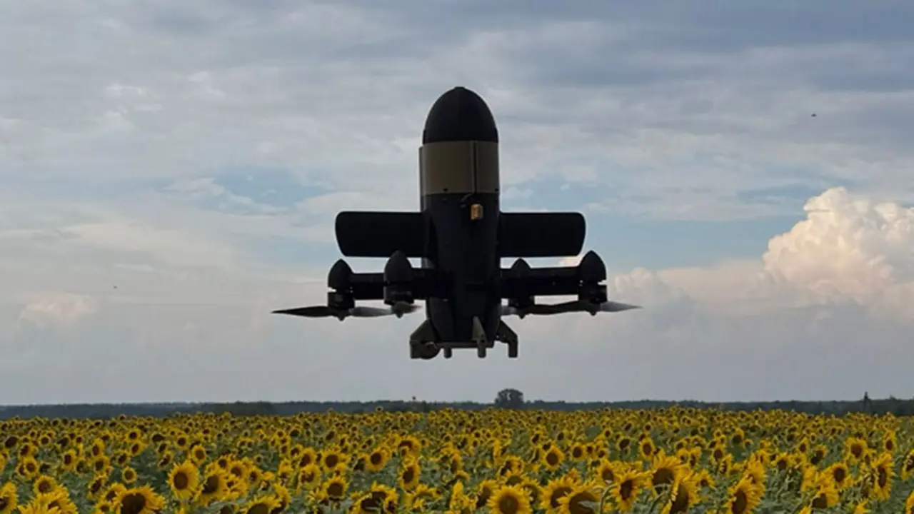 Công ty Ukraine biểu diễn lái drone từ khoảng cách 2.000 km