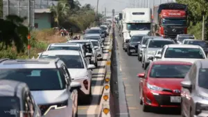 Cửa ngõ TP HCM, Hà Nội kẹt cứng ngày đầu nghỉ lễ