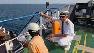 Cuộc sống trên 'quả cầu lửa' gần eo biển Hormuz