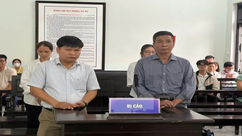 Cựu giám đốc CDC Huế bị kết tội trong vụ 'mua ngoài' gần 20.000 liều vaccine tiêm chủng