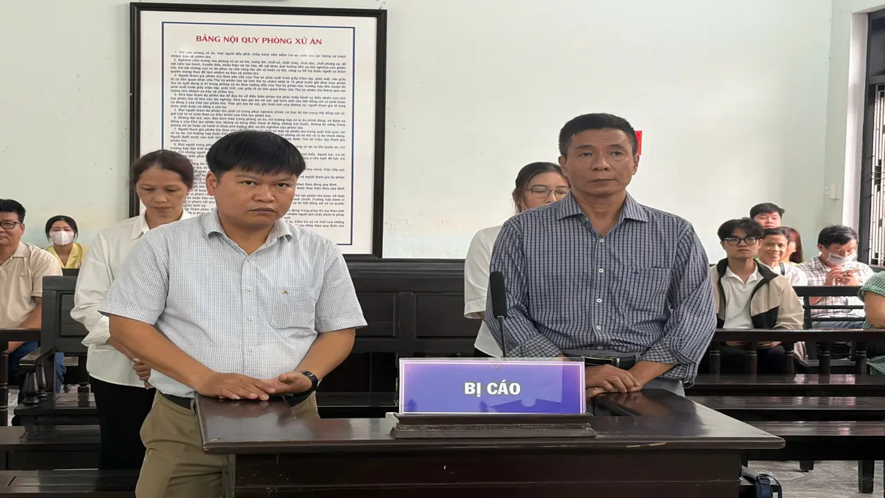 Cựu giám đốc CDC Huế bị kết tội trong vụ 'mua ngoài' gần 20.000 liều vaccine tiêm chủng