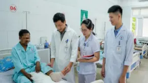 Đang làm vườn, người đàn ông đứt lìa bàn chân, được phẫu thuật nối lại thành công
