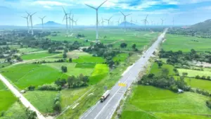 Đất nước qua những cung đường