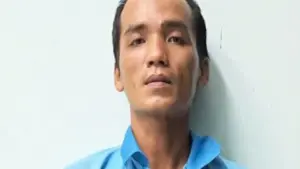 Đi nhờ xe bé gái 12 tuổi, rồi dụ vào quán cà phê hiếp dâm