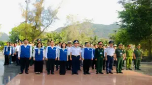 Đoàn đại biểu TP.HCM dâng hương tri ân anh hùng liệt sĩ tại Côn Đảo