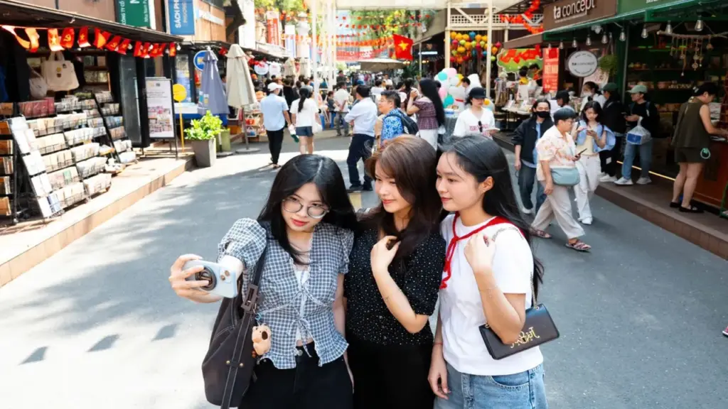 Du lịch 30-4 và 1-5: Staycation lên ngôi, khách sạn TP.HCM tung loạt trải nghiệm hấp dẫn