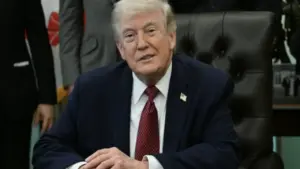 Eo biển Hormuz lại bị đóng, ông Trump tuyên bố không để Iran 'tống tiền'