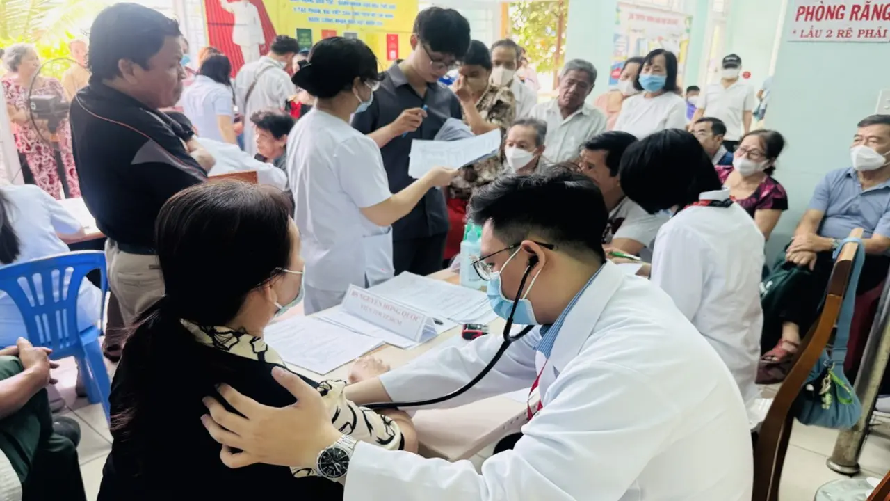 Gần 30.000 người dân TP.HCM khám bệnh miễn phí, phát hiện hơn 64% có vấn đề sức khỏe