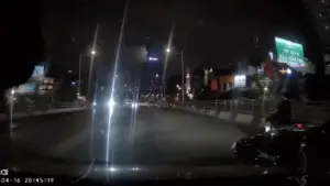 Gây va chạm, tài xế hành hung lái xe khác