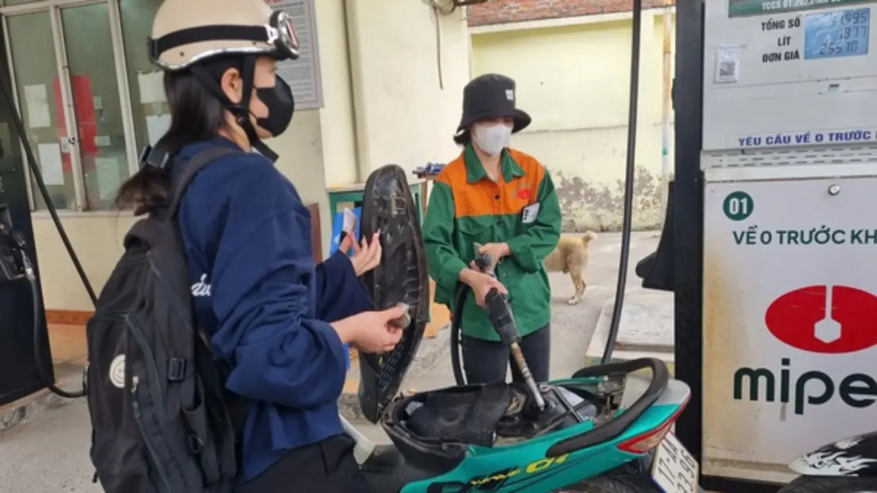 Giá xăng dầu đồng loạt giảm