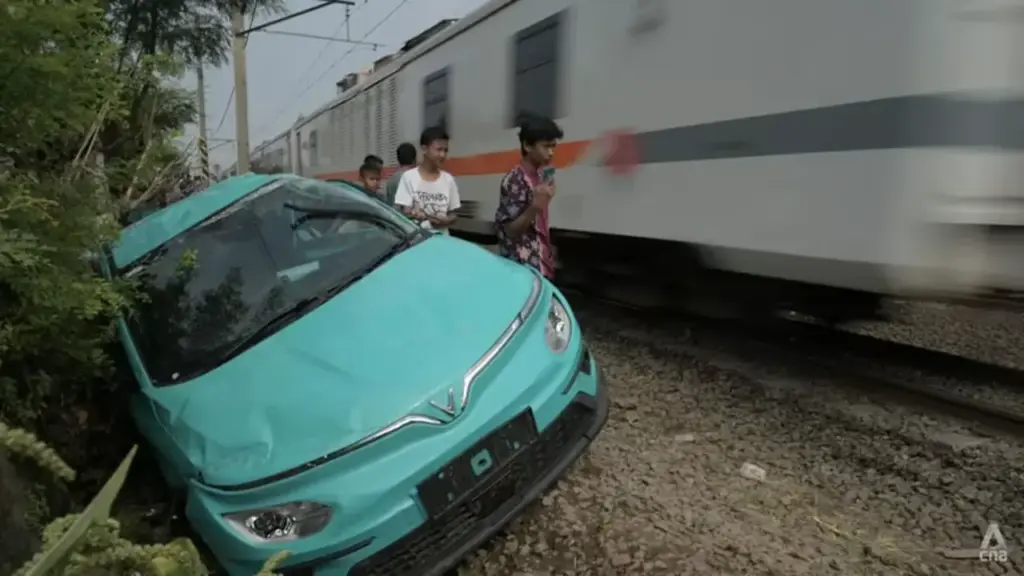 Green SM lên tiếng về chiếc taxi liên quan vụ va chạm tàu hỏa thảm khốc tại Indonesia