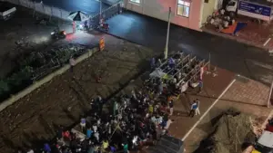 Hà Nội tái diễn cảnh hàng trăm người xếp hàng xuyên đêm mua nhà ở xã hội
