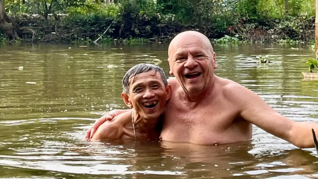 Hai tháng làm nông dân miền Tây của bố mẹ chồng Pháp