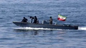 "Hạm đội muỗi" của Iran và mệnh lệnh khẩn từ Tổng thống Trump