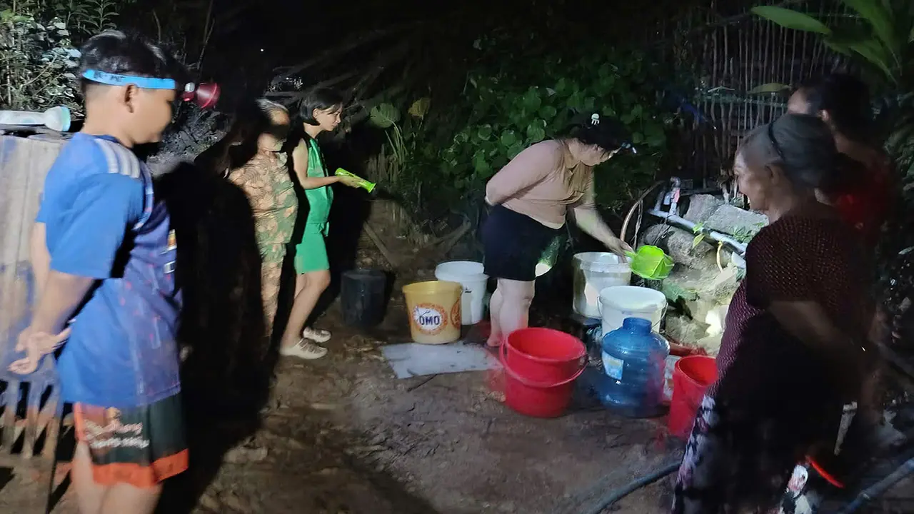 Hàng trăm người thiếu nước sạch giữa mùa khô