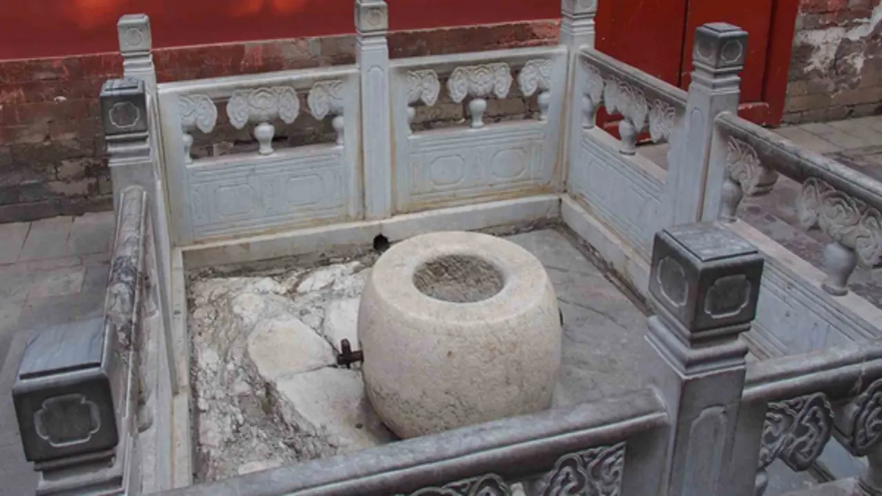 Hé lộ bí ẩn Tử Cấm Thành có 72 giếng nước nhưng hàng trăm năm không ai dám uống 1 giọt