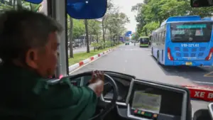 'Hệ thống xe buýt TP HCM quá mỏng, mới đáp ứng nhu cầu tối thiểu'