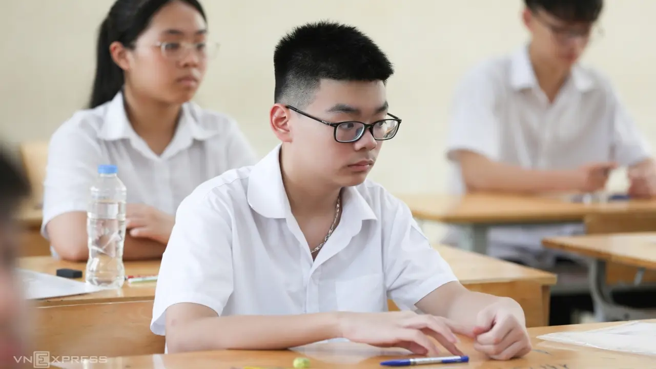 Học sinh tăng 'phi mã', cuộc đua lớp 10 khó giảm nhiệt