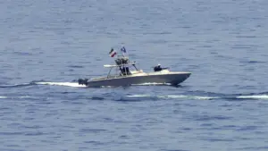Iran 'rải thêm thủy lôi' ở eo biển Hormuz