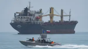Iran tuyên bố sẽ tấn công các tàu qua eo biển Hormuz