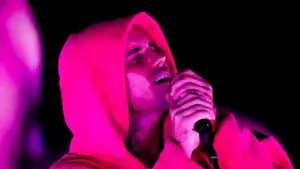 Justin Bieber mặc trang phục của NTK gốc Việt