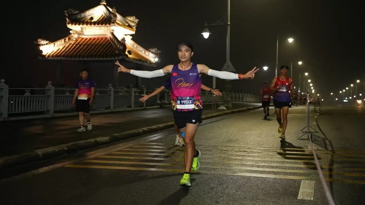 Khách 'đỏ mắt' tìm phòng khách sạn trước VnExpress Marathon Huế