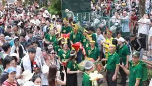Lần đầu tổ chức 'đám cưới' hươu cao cổ, Thảo Cầm Viên đông nghẹt người xem